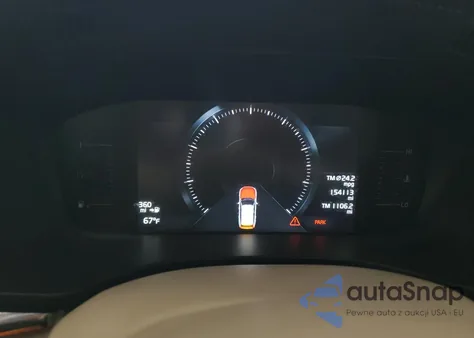 2018 Volvo Xc60 T5 Momentum z USA, uszkodzony, nr VIN YV4102RK4J1070470